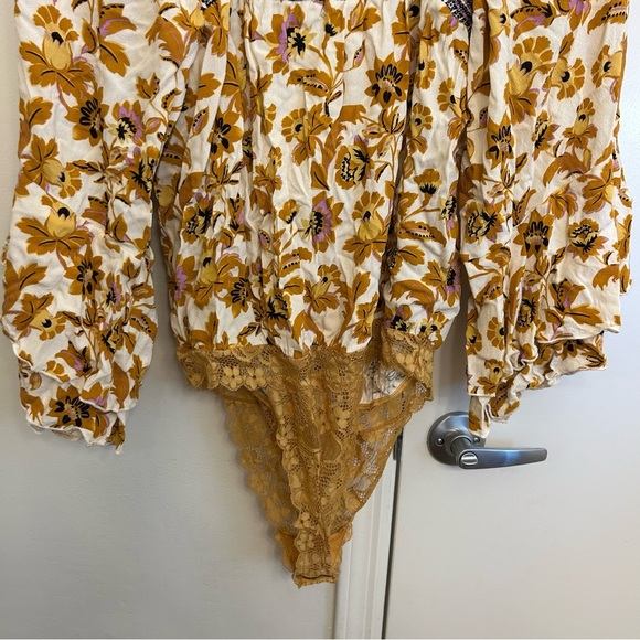 Free People Intimately Blooming Borders Bodysuit White Large Ruffle Bell Sleeves - Picture 13 of 14